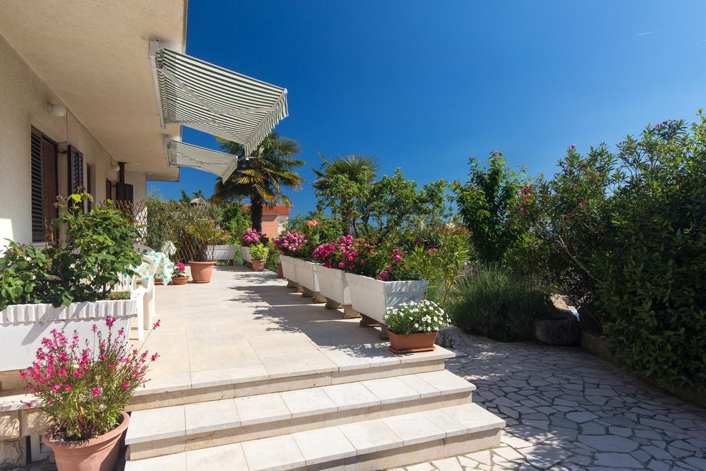 Apartment Milka Krk Town Εξωτερικό φωτογραφία