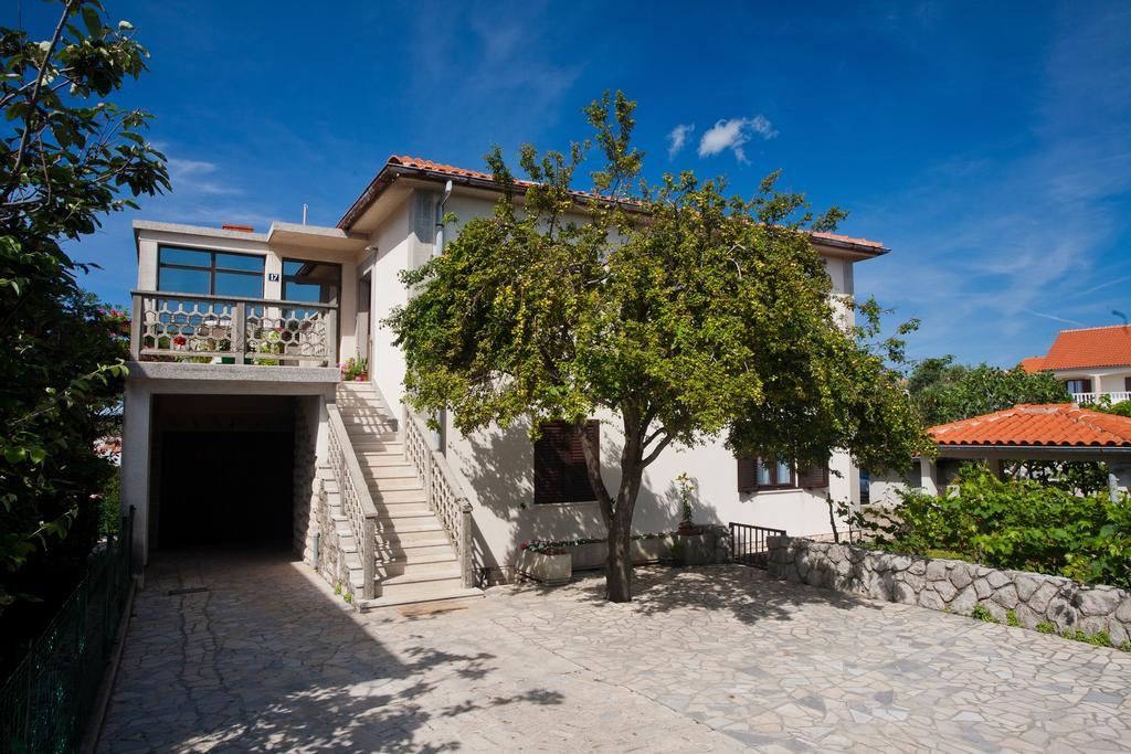 Apartment Milka Krk Town Εξωτερικό φωτογραφία