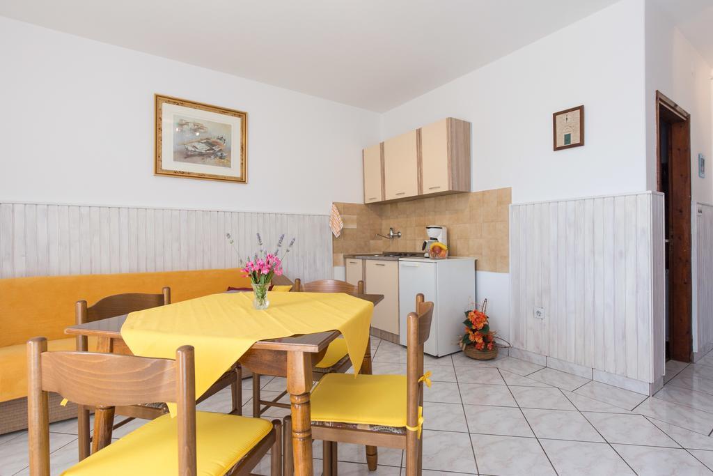 Apartment Milka Krk Town Εξωτερικό φωτογραφία