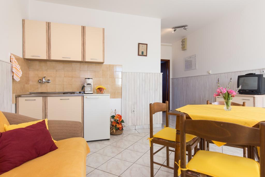 Apartment Milka Krk Town Εξωτερικό φωτογραφία